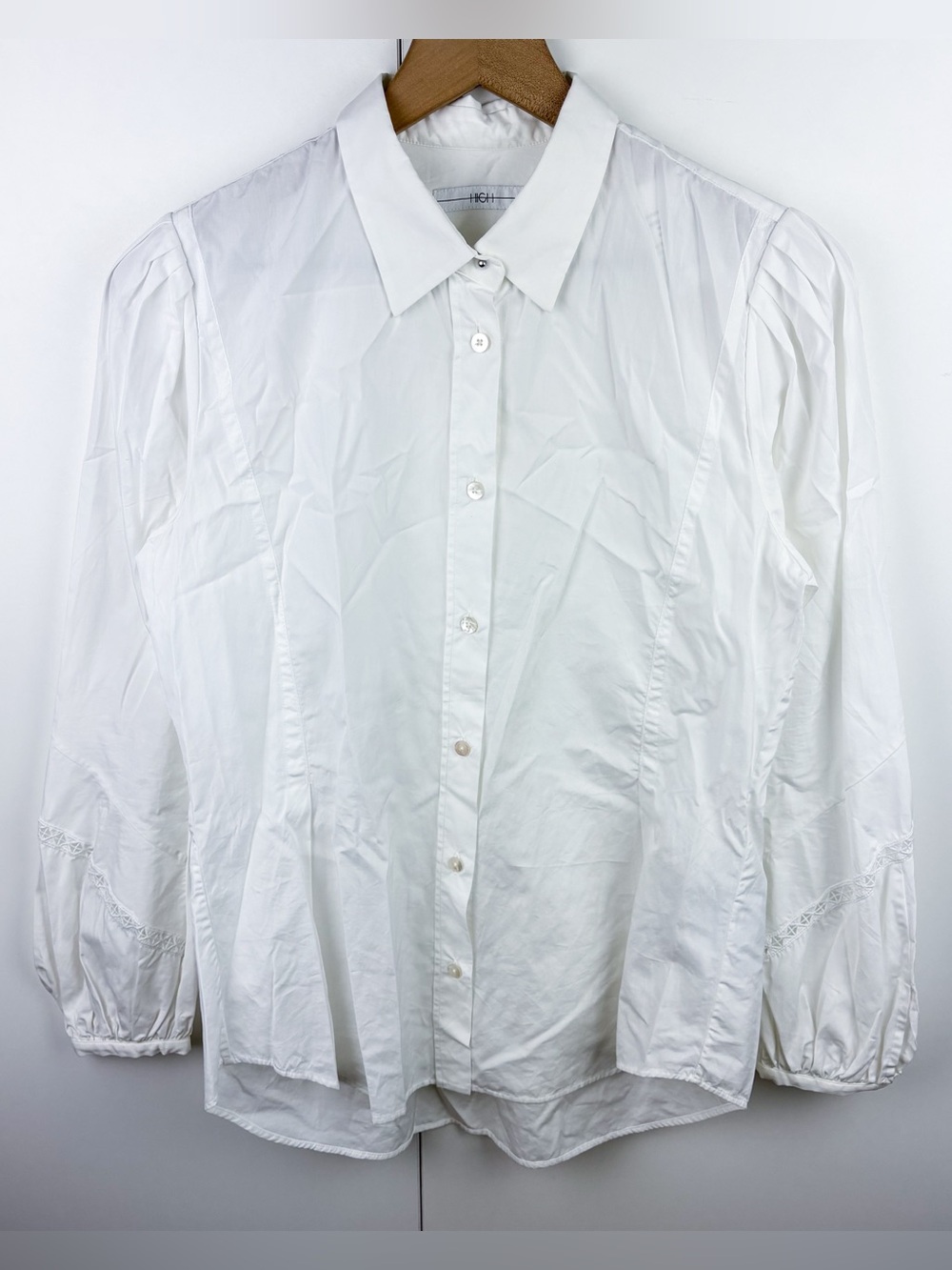 HIGH TECH by Claire Campbell Lagenlook White Lace Puff Sleeve Cotton Button Down
